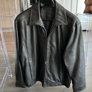 Roundtree and Yorke mens brown leather jacket. Size XL